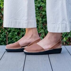 Avarca Pons Classic Platform Sandals in Brown